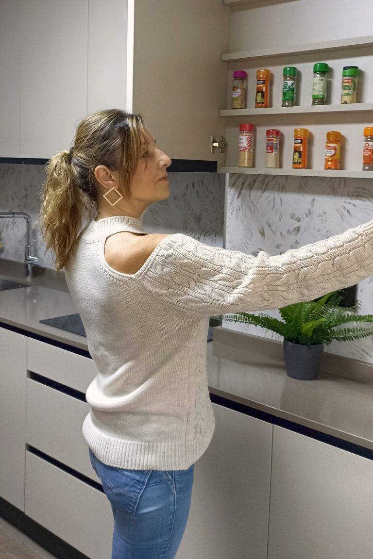 Cocina con Barra de desayuno en Asturias